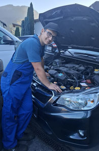 Noah im Werkstattbereich